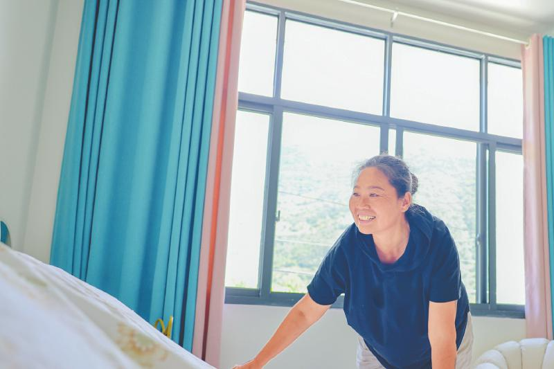 泸定：“红色名城”新生的种子正在发芽「相关图片」