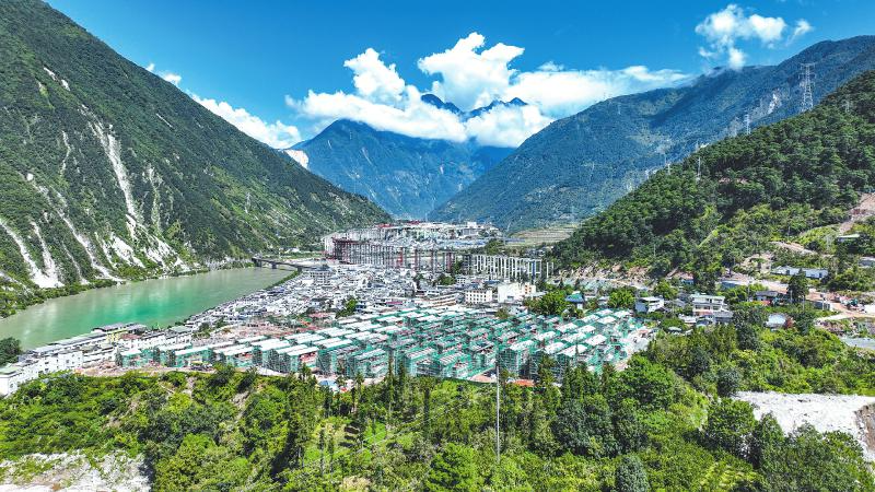 泸定：“红色名城”新生的种子正在发芽「相关图片」